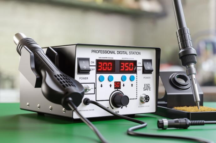 первая паяльная станция